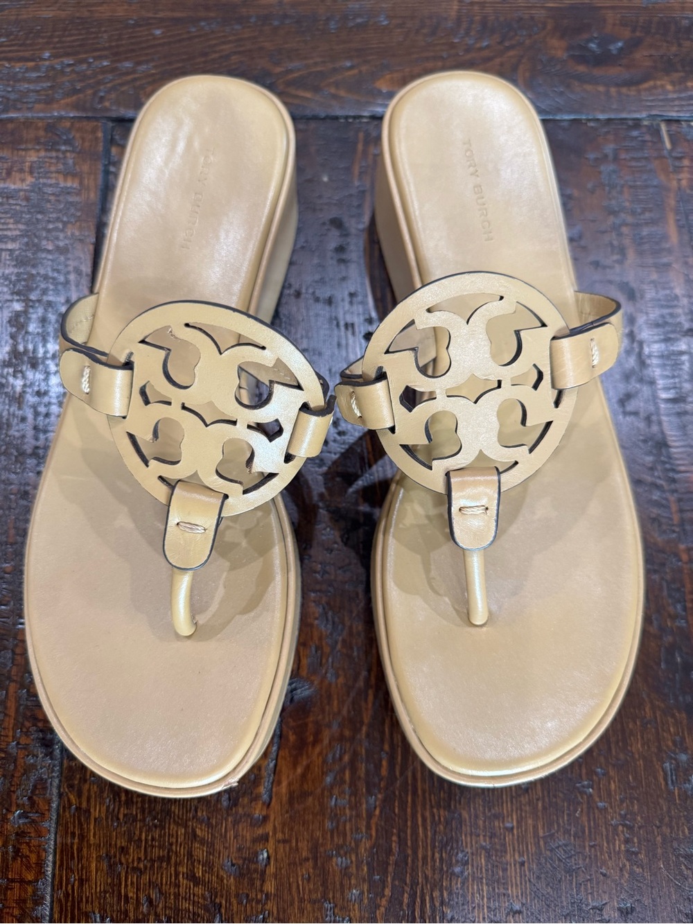 Tory Burch Platform Leather Logo Thong Sandals in Light Tan